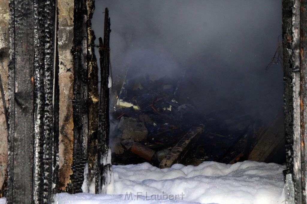 Grossfeuer Einfamilienhaus Siegburg Muehlengrabenstr P0749.JPG - Miklos Laubert